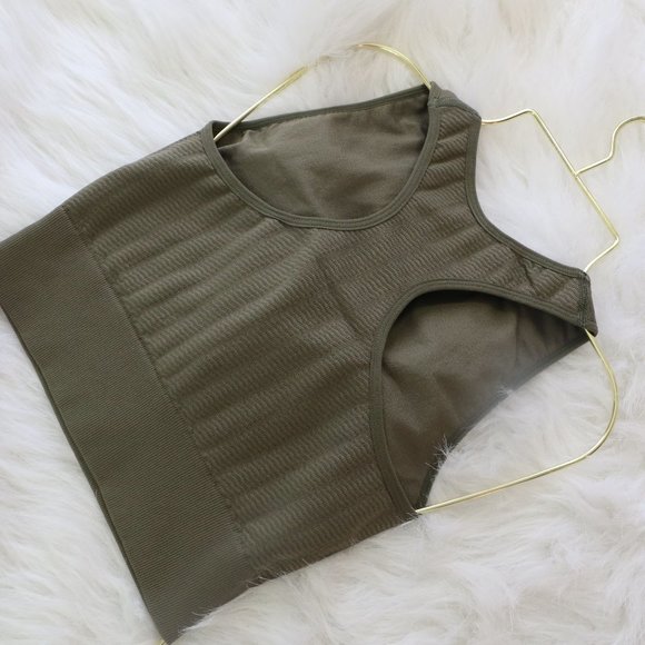 Shein Cut Out Front Crop Sports Tank Top - Picture 2 of 7